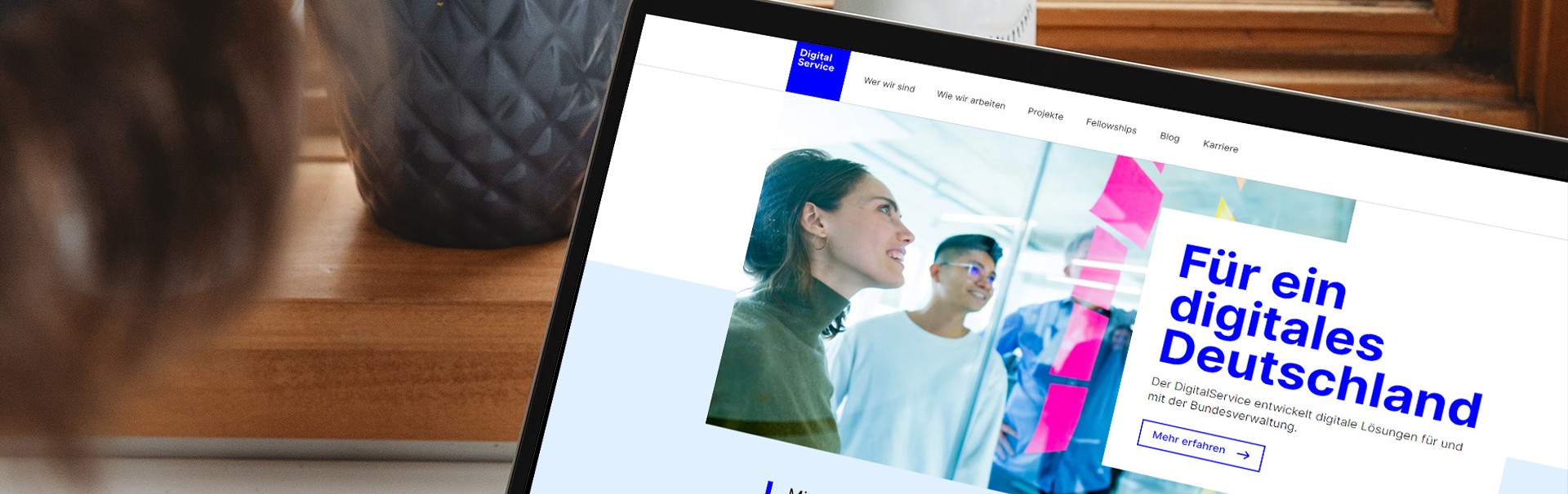 Webseite DigitalService auf Laptop geöffnet